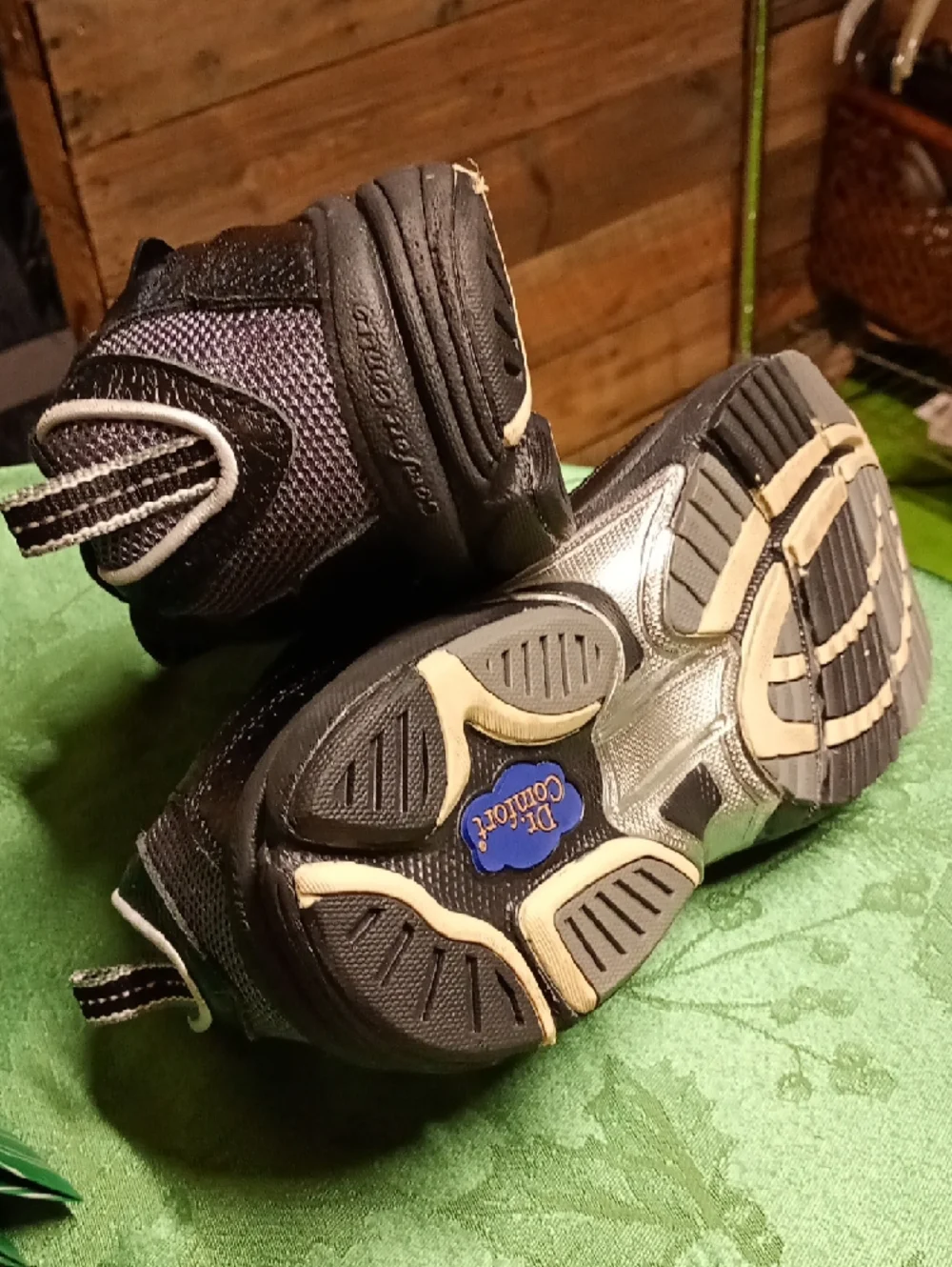 Men's Dr Comfort Diabetic Black Athletic Sneakers w/ Hook& Loop Strap Sz 9.5 W.